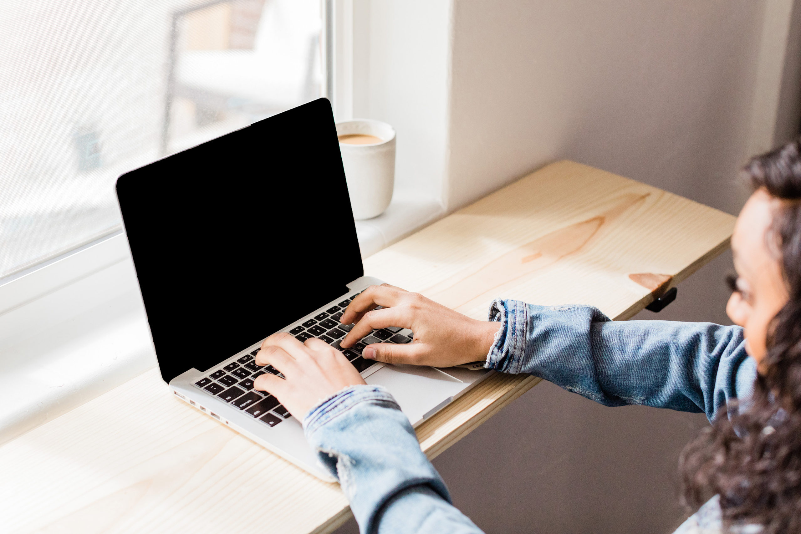 virtual assistant working on computer